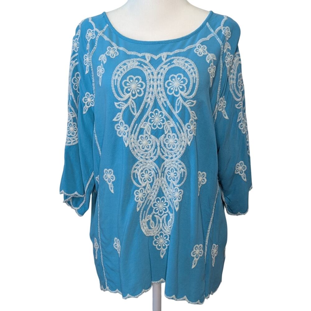 Leo & Nicole Blue & White Embroidered 3/4 Sleeve Peasant Blouse Size Medium